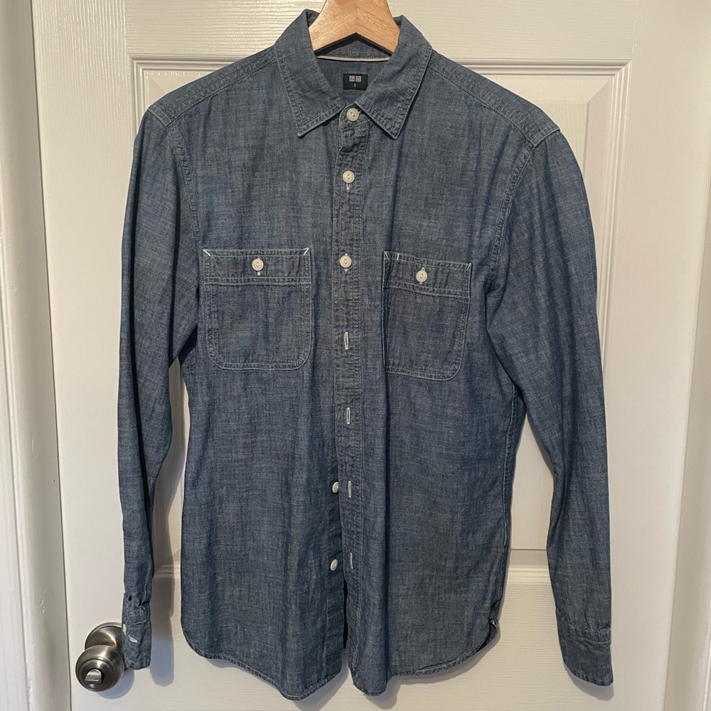 Uniqlo chambray work shirt (men’s small)